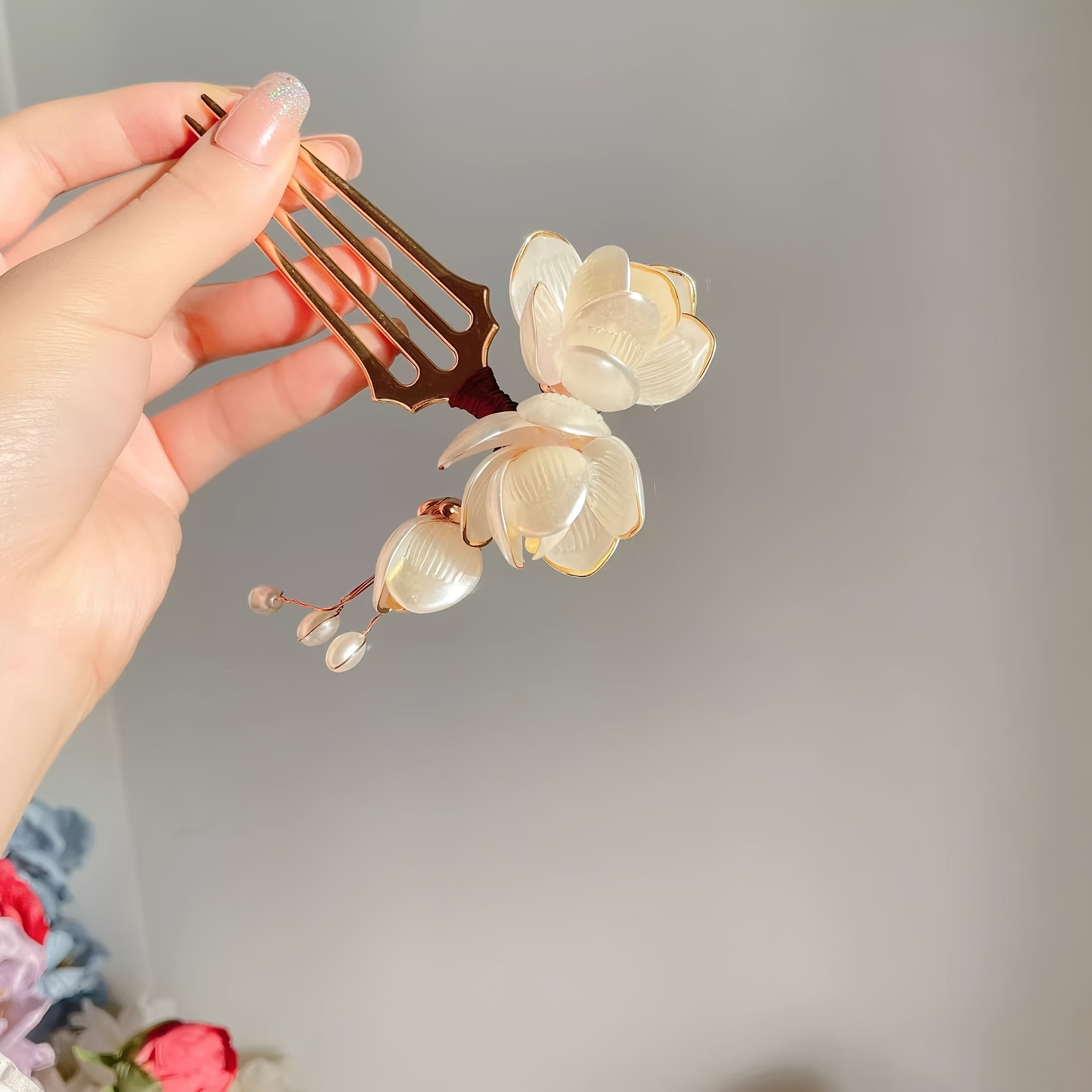 Event Suppliers - Chinese Style Shell Magnolia Flower Hair