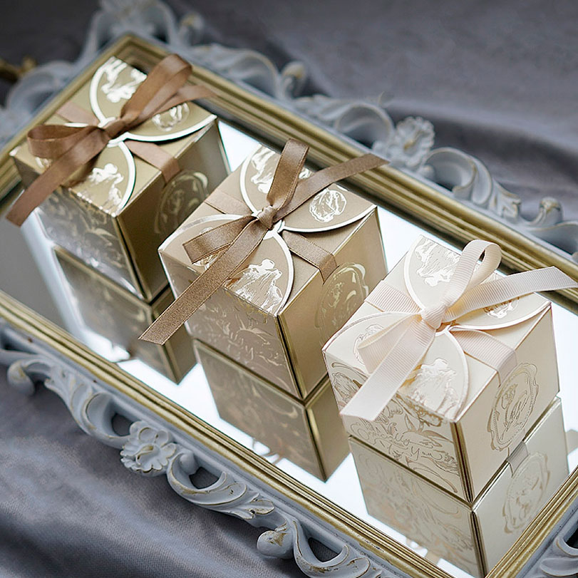 Square Paper Gift Boxes with R - Event Party Box 评论和价格