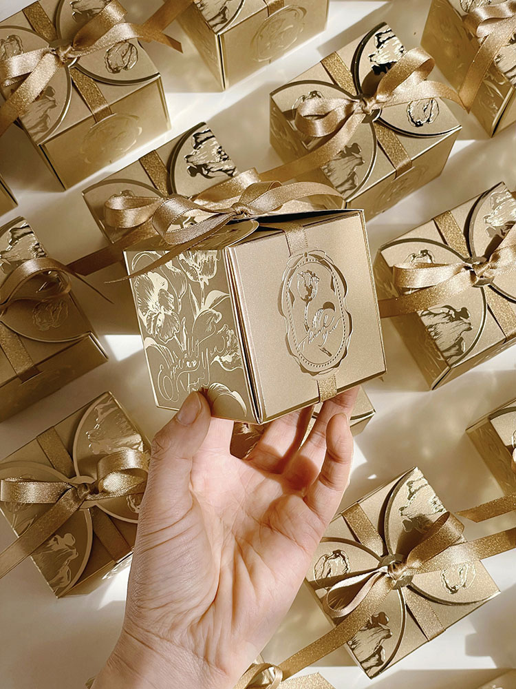 Square Paper Gift Boxes with R - Event Party Box 评论和价格
